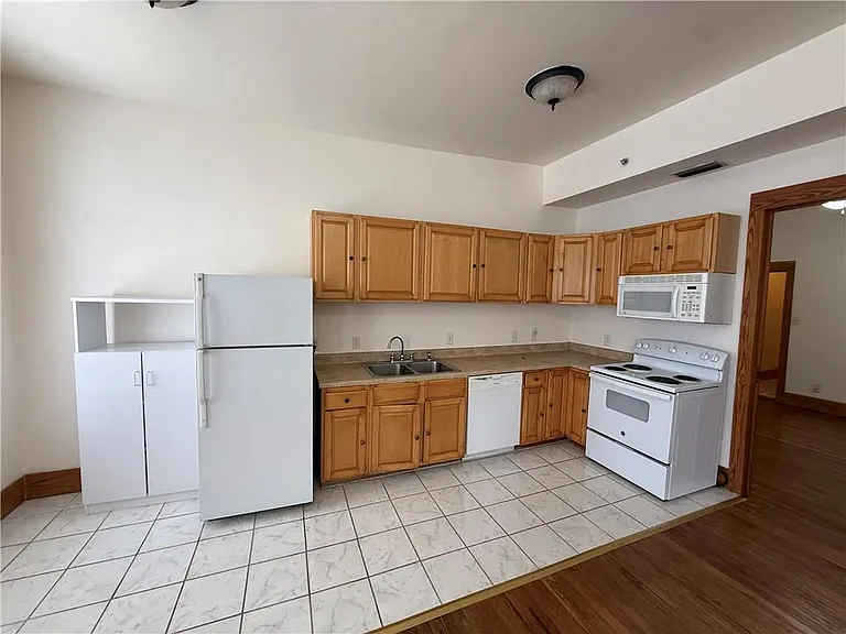 459 Dauphin St #D — Photo 8