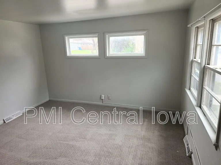 290 E 17th St — Photo 6