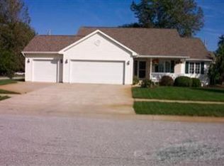 601 Dogwood St SW, Demotte, IN 46310