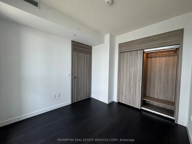 18 Esther Shiner Blvd #2012 — Photo 9