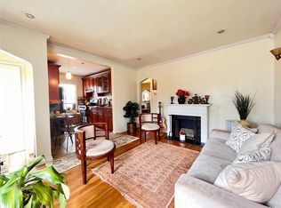 9 Ivanhoe Pl, Valley Stream, NY 11580