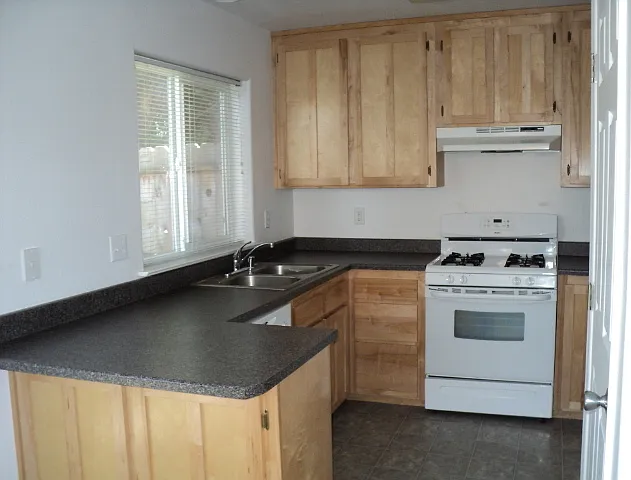 521 Vance Lake Ln — Photo 4