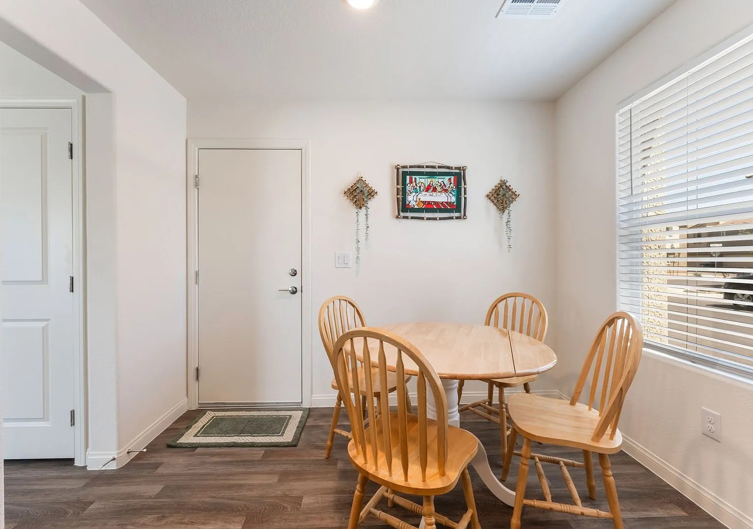 Cute Townhome with Modern Finishes! — Photo 3