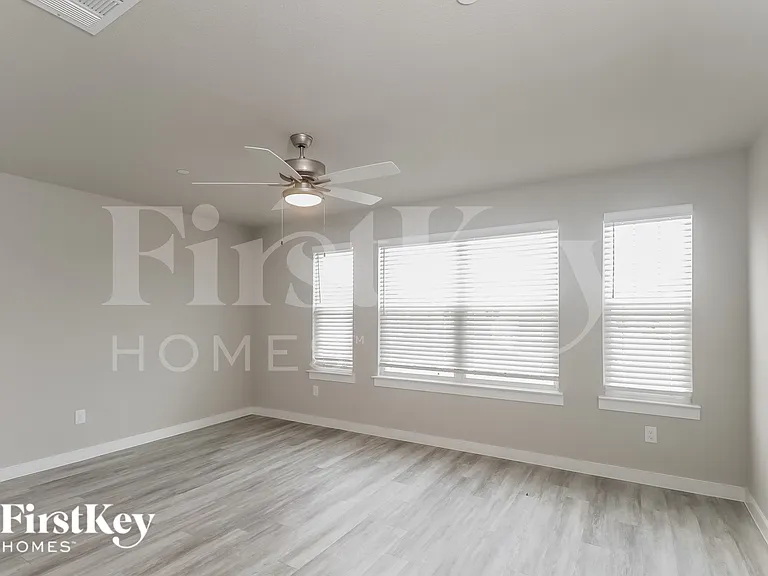 340 Niki Dr — Photo 7