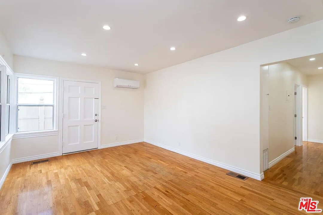 2 bed, 1.0 bath, $2,950 — Photo 2