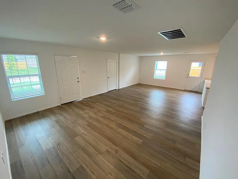 2504 Coronado Way — Photo 6