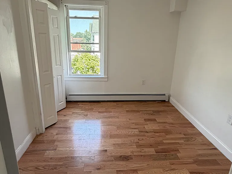 968 Broad St #3 — Photo 3