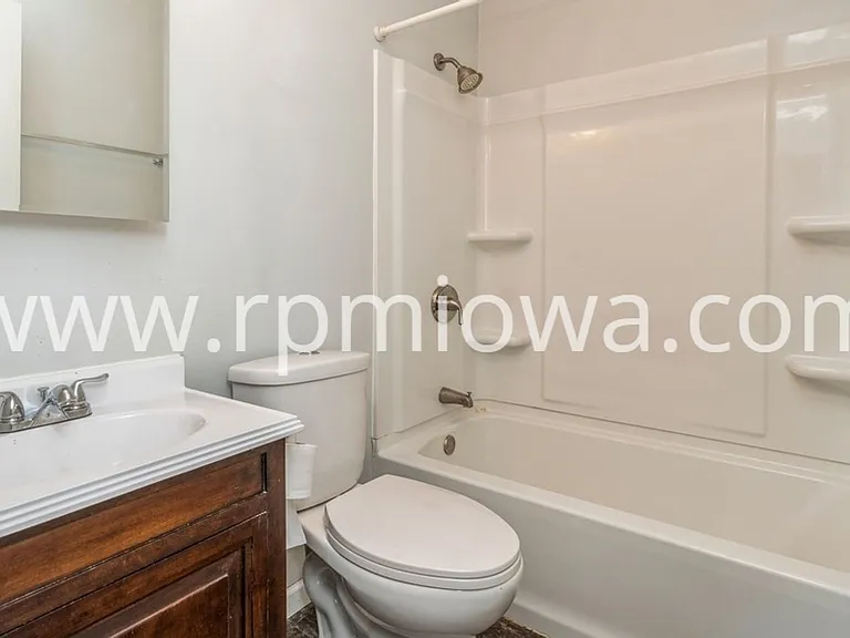 221 SW Scott St — Photo 6