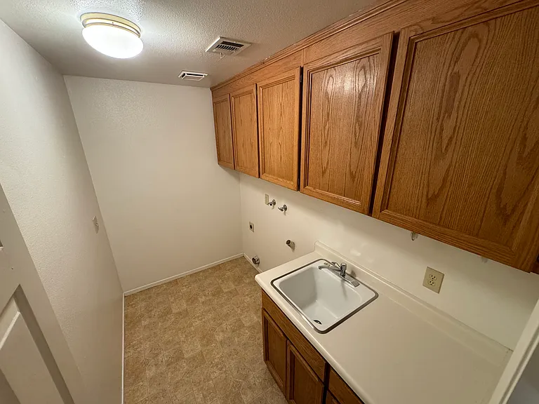 8357 N Barton Ave — Photo 17