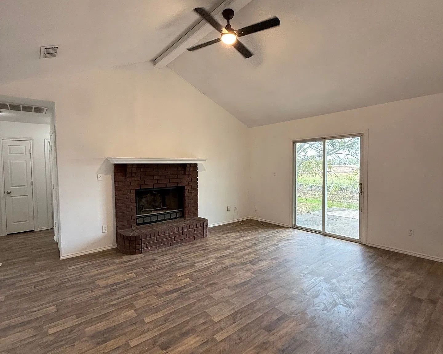4 bed, 1618 sqft, $1,995 — Photo 2