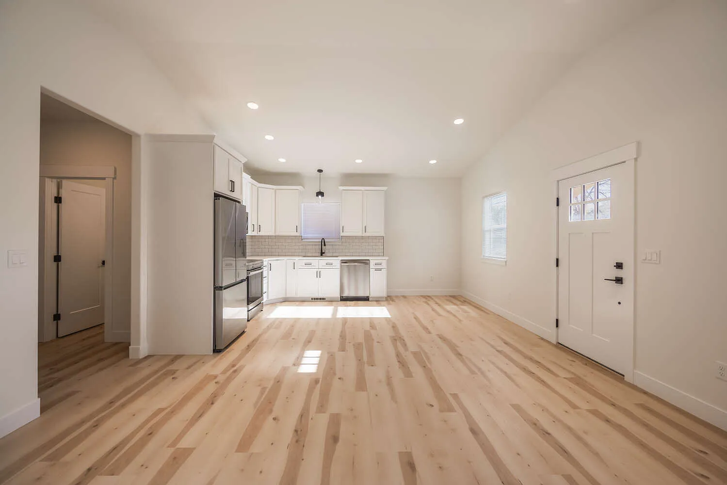 2 bed, 900 sqft, $1,750 — Photo 4
