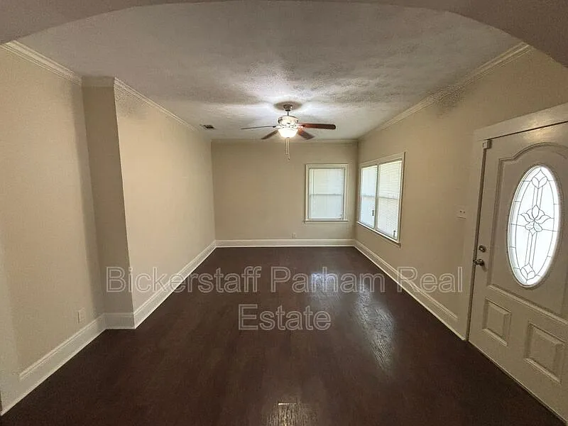 4 bed, 3.0 bath, 2300 sqft, $1,995 — Photo 2