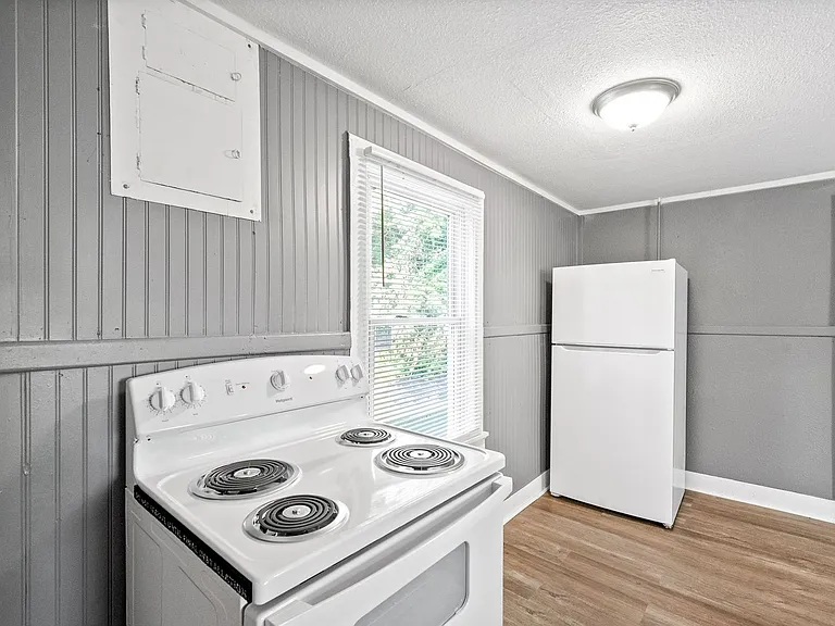 Lafayette Road-420 — Photo 14