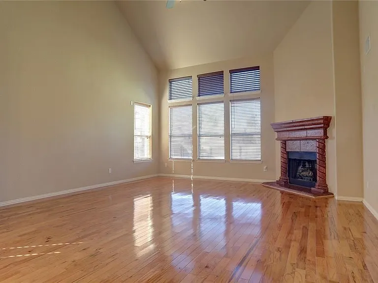 13393 Mondovi Dr — Photo 2