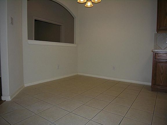 5th image of 15815 Collinsville Dr