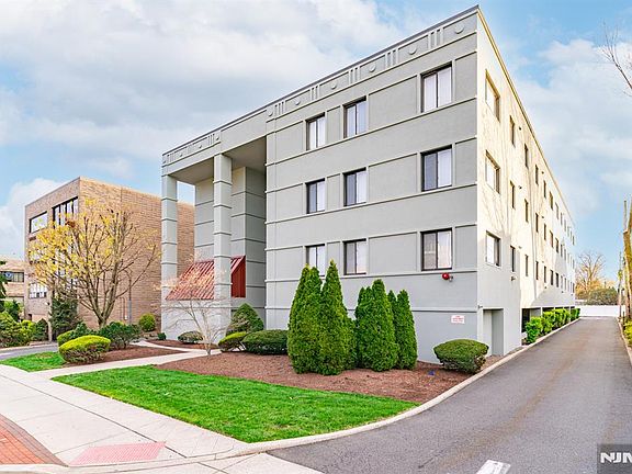 4th image of 200 Paterson Ave APT 1A