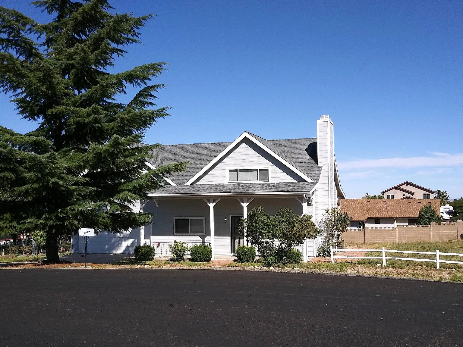 4 bed, 2500 sqft, $2,450 — Photo 1