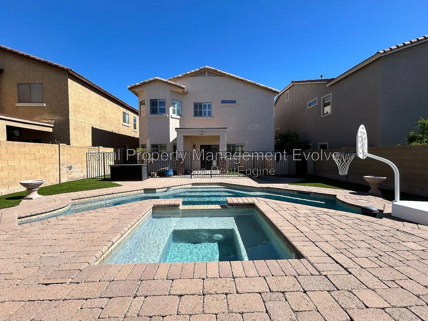 5 bed, 2.5 bath, 2567 sqft, $2,949 — Photo 3