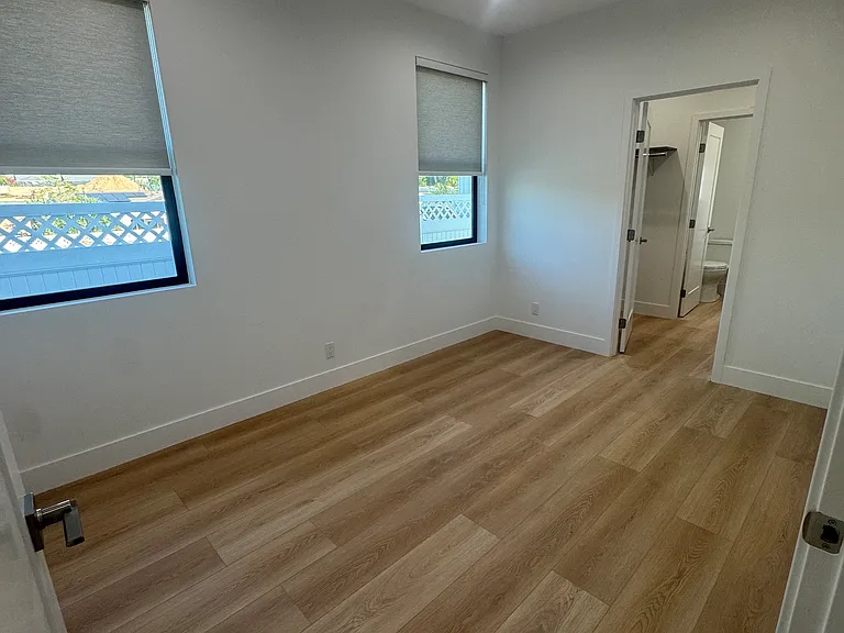 4670 Lakeview Ave — Photo 7
