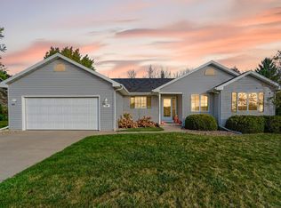 1900 White Wolf Ln, Kaukauna, WI 54130