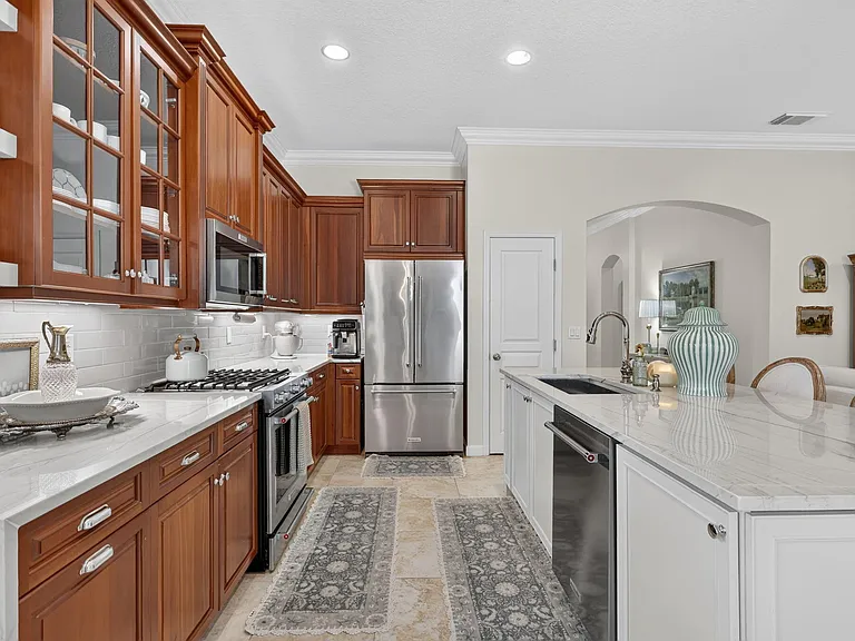 10542 SW Westlawn Blvd — Photo 35