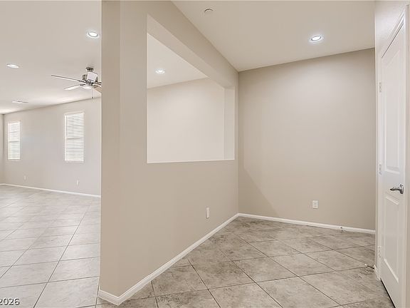 5th image of 974 Spiracle Ave