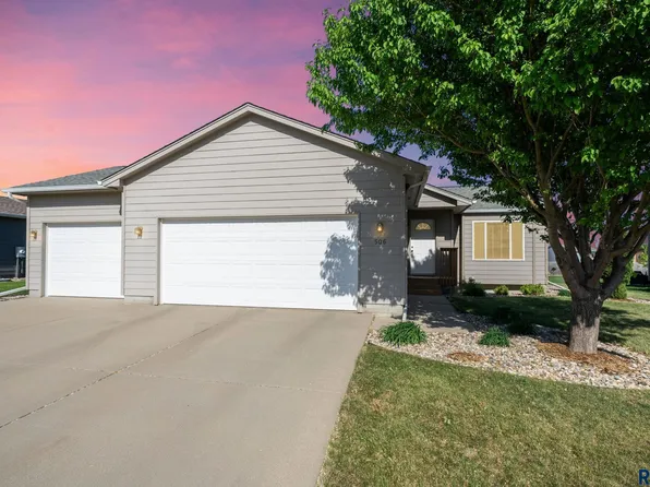 506 Almond Ave, Harrisburg, SD 57032