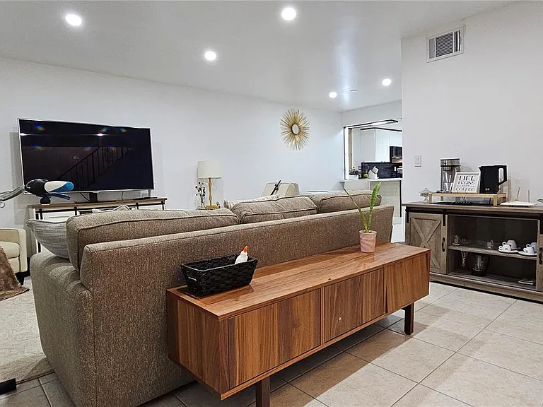 1845 NW 4th Ave #17 — Photo 9