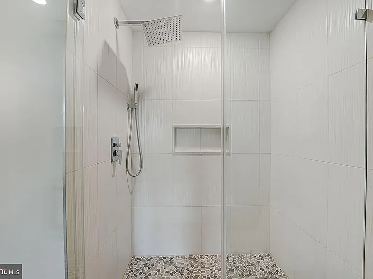 1609 Holbrook St NE #4 — Photo 22