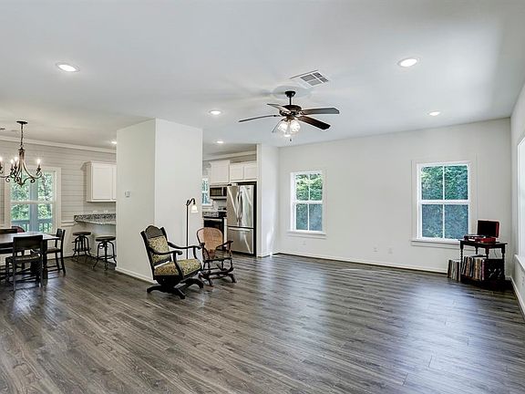 4th image of 36016 E Park Dr