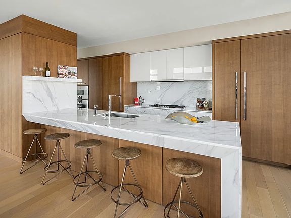 4th image of 219 E 44th St Floor 31