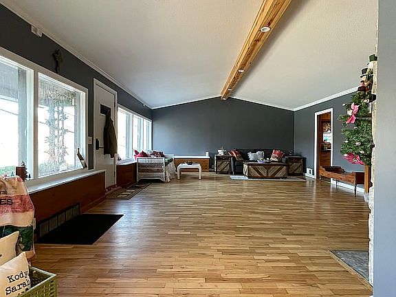 2nd image of 812 Lake Forest