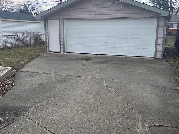 2nd image of 27838 Groveland St