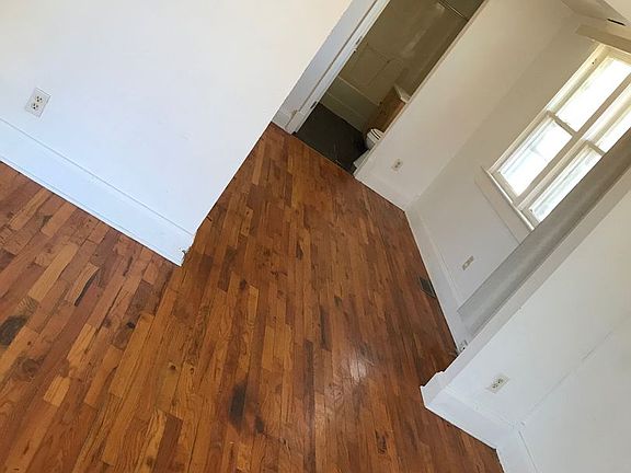 3rd image of 1410 W Nichols St