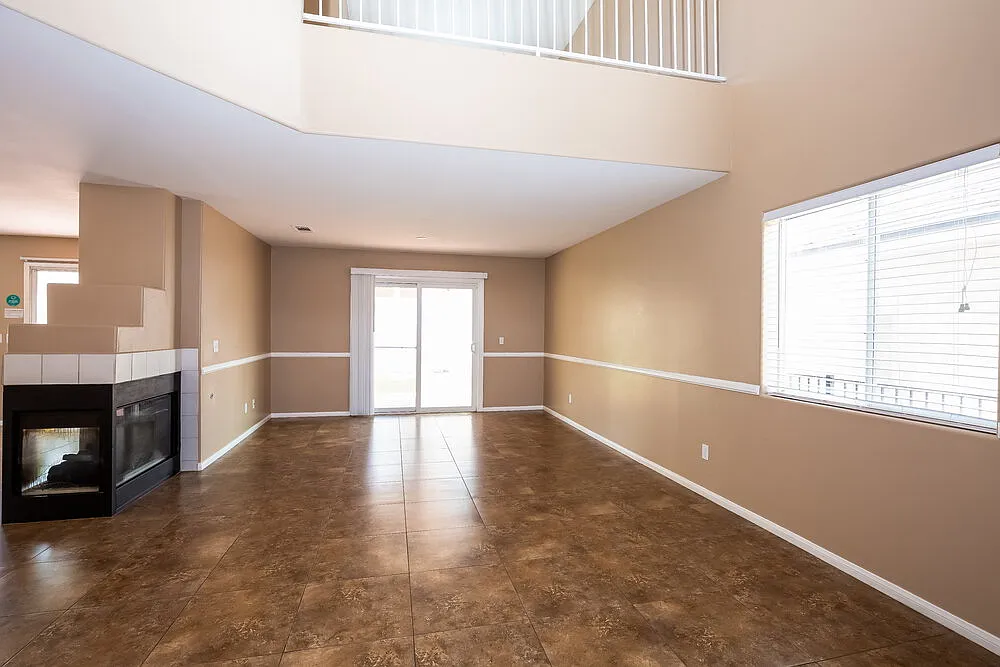 3 bed, 2.5 bath, 2098 sqft, $2,470 — Photo 4