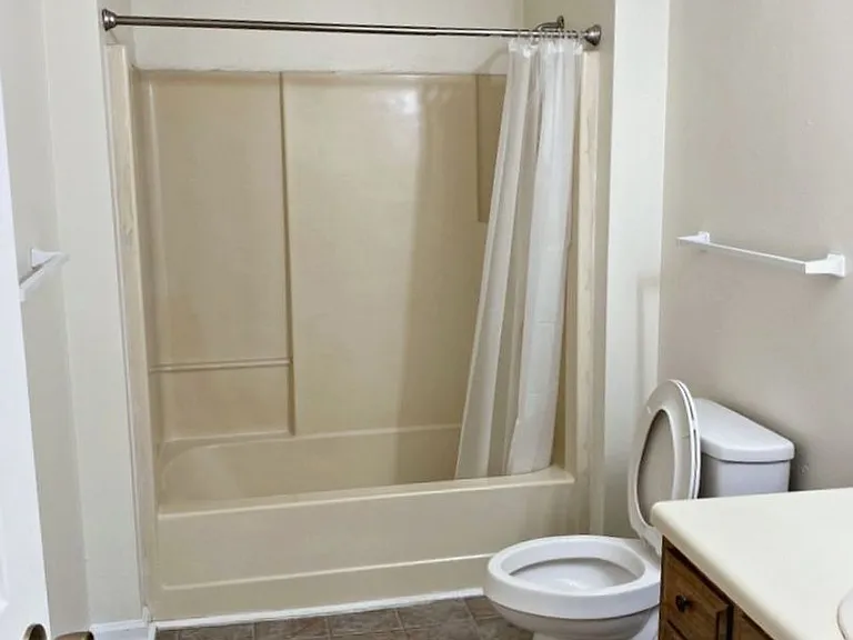 Creekwood Apartments — Photo 11