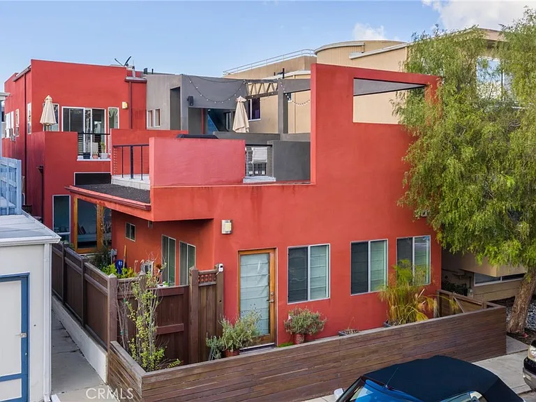 701 Loma Dr — Photo 1