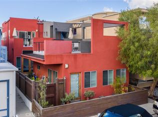 701 Loma Dr, Hermosa Beach, CA 90254