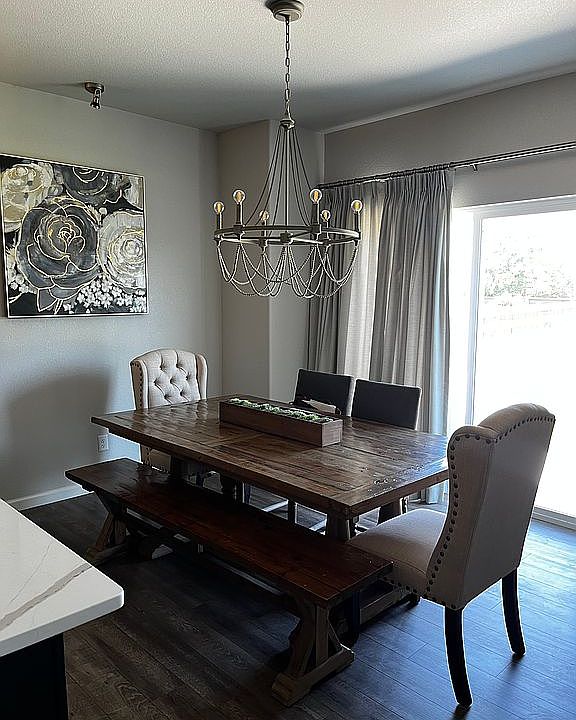 1st image of 282 Saskatoon Dr