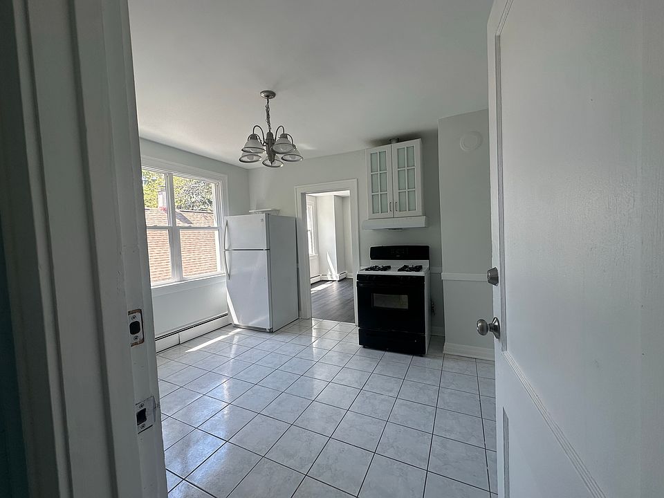 1st image of 819 S Jackson St #2