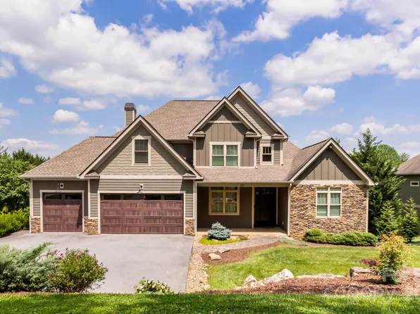 19 Carrolls Place Ct, Mills River, NC 28759