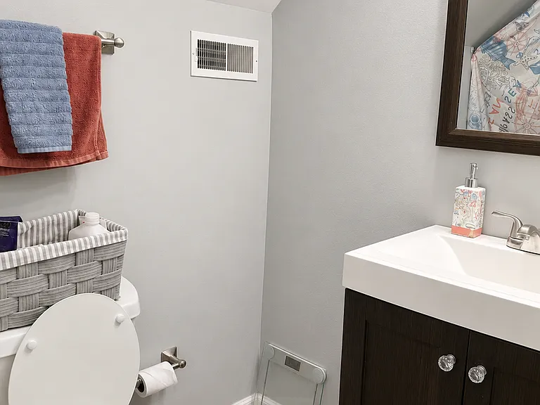 2559 Grosvenor Dr — Photo 11