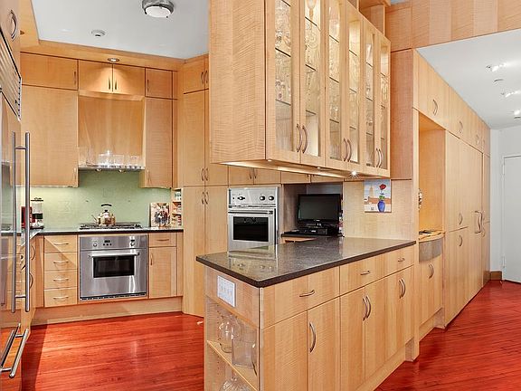 5th image of 284 Lafayette St APT 4B