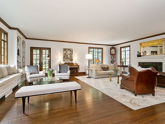 Expansive step down 23' x 25' living room