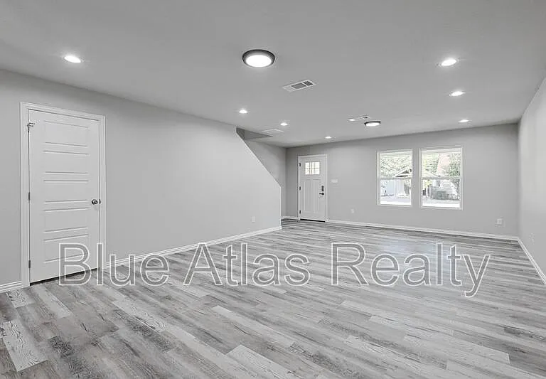 5820 Grayson St — Photo 4