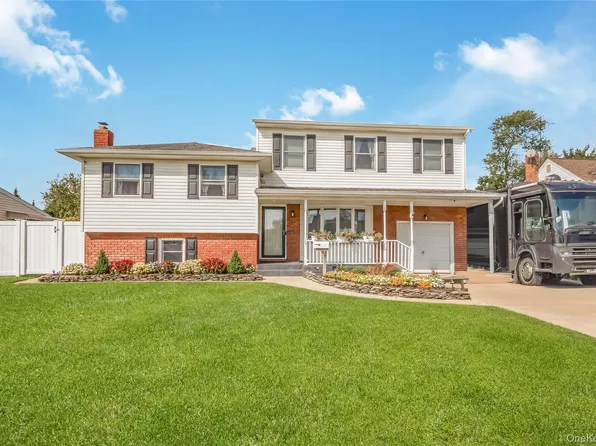 15 Whalen Street, North Babylon, NY 11703