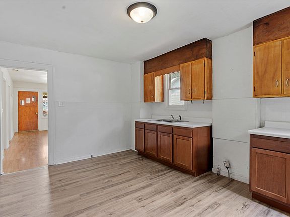 5th image of 325 W 13th St