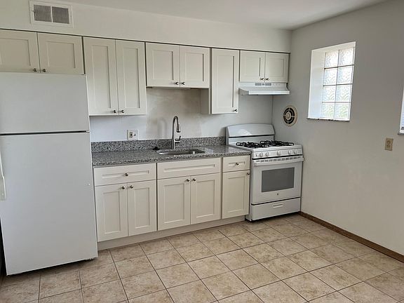 2nd image of 1019 Taman Ct