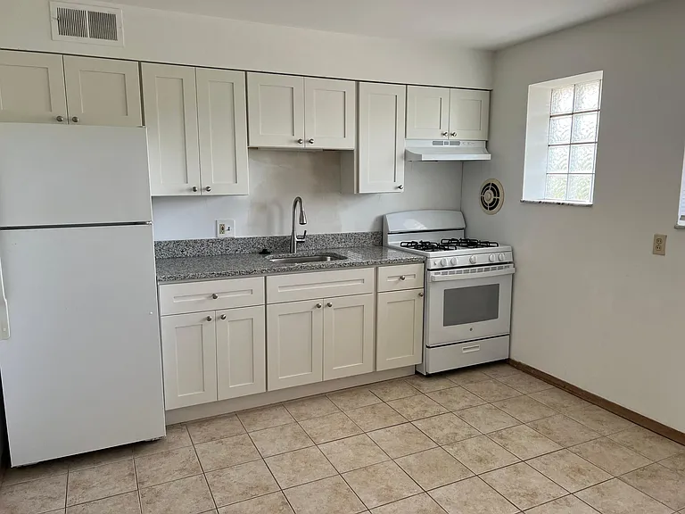 1019 Taman Ct — Photo 2