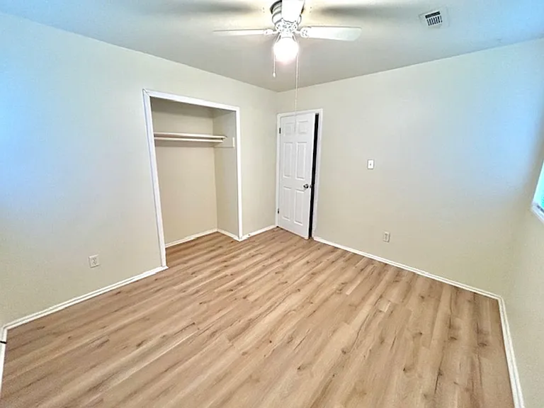 2433 Shepherd Dr NW — Photo 9